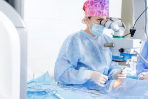 Chirurgie reconstructrice du regard : ce que vous devez savoir avant de prendre votre décision
